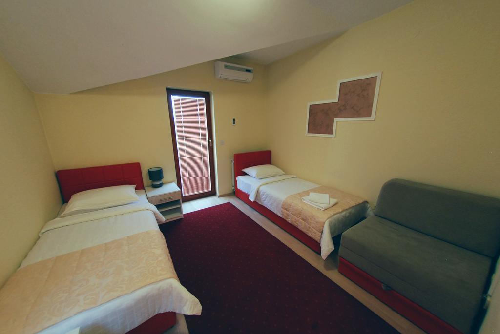 Hotel Arizona Sarajevo Lukavica Exterior photo